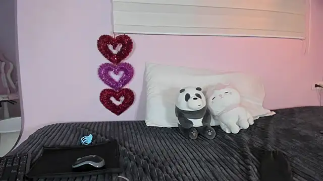 emily sweett24 online show from 03.11.25