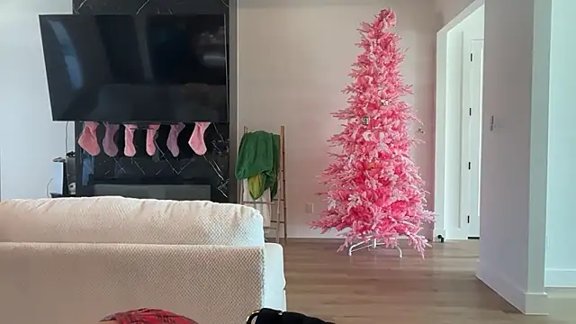 caylawatsun online show from 11.24.25