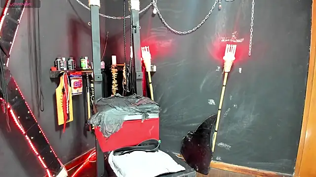 Snapshot of BDSM_SUBMISSION3 chatting on 12.05.25 BDSM SUBMISSION3 online show from 12.05.25