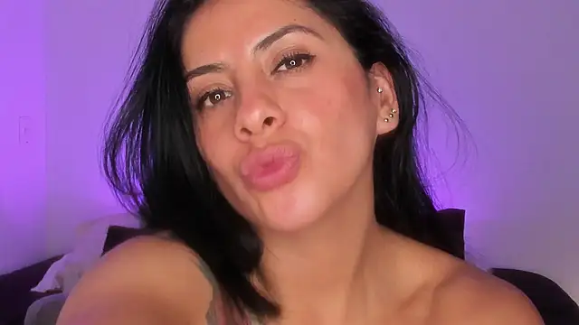 Snapshot of _lucianapalmer chatting on 11.25.25 lucianapalmer online show from 11.25.25