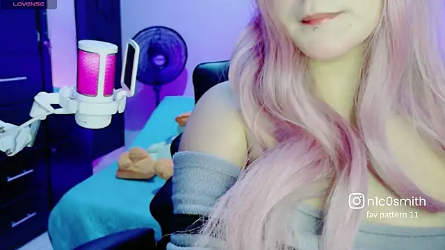 Snapshot of Niconya chatting on 05.26.26 Niconya online show from 05.26.26