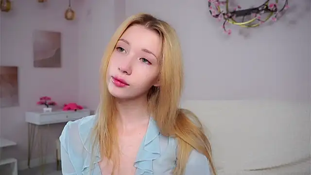 SunnivaCovil online show from 03.04.26