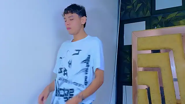 Snapshot of Noahoconor chatting on 12.05.25 Noahoconor online show from 12.05.25