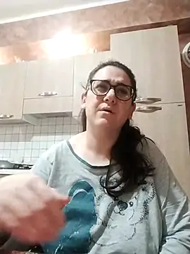 Snapshot of Dolcecurvy chatting on 12.17.25 Dolcecurvy online show from 12.17.25