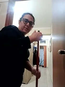 Snapshot of Dolcecurvy chatting on 01.10.26 Dolcecurvy online show from 01.10.26