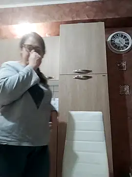 Snapshot of Dolcecurvy chatting on 03.17.26 Dolcecurvy online show from 03.17.26