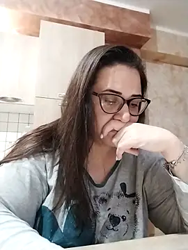 Snapshot of Dolcecurvy chatting on 03.27.26 Dolcecurvy online show from 03.27.26