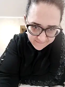 Snapshot of Dolcecurvy chatting on 03.31.26 Dolcecurvy online show from 03.31.26