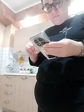 Snapshot of Dolcecurvy chatting on 04.01.26 Dolcecurvy online show from 04.01.26