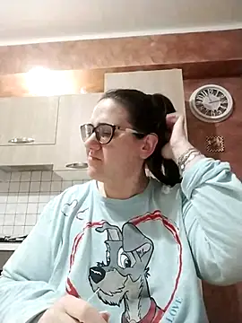 Snapshot of Dolcecurvy chatting on 04.02.26 Dolcecurvy online show from 04.02.26