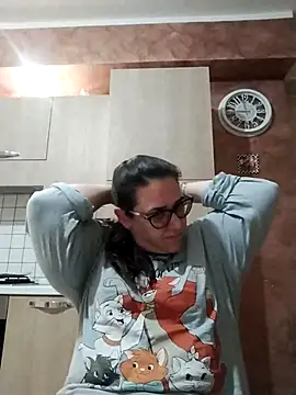 Snapshot of Dolcecurvy chatting on 04.05.26 Dolcecurvy online show from 04.05.26