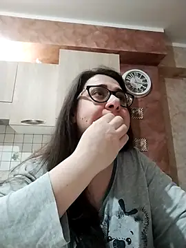 Snapshot of Dolcecurvy chatting on 04.07.26 Dolcecurvy online show from 04.07.26