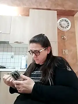 Snapshot of Dolcecurvy chatting on 04.10.26 Dolcecurvy online show from 04.10.26