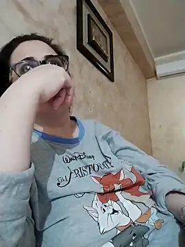 Snapshot of Dolcecurvy chatting on 04.13.26 Dolcecurvy online show from 04.13.26