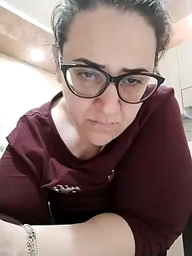 Snapshot of Dolcecurvy chatting on 04.16.26 Dolcecurvy online show from 04.16.26