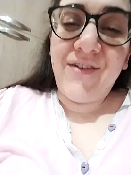 Snapshot of Dolcecurvy chatting on 04.16.26 Dolcecurvy online show from 04.16.26