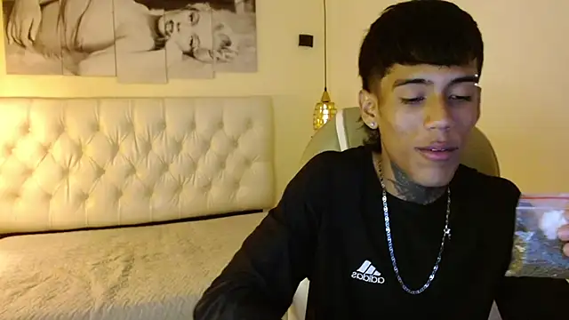 Snapshot of RyanKing19 chatting on 02.19.25 RyanKing19 online show from 02.19.25