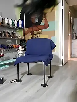 Queenanitadix online show from 11.18.25