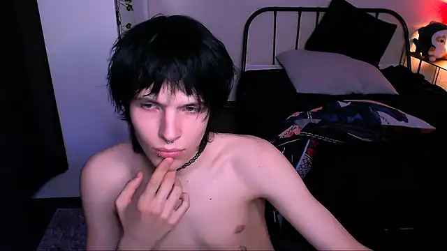 Snapshot of timi-moon chatting on 10.28.25 timi-moon online show from 10.28.25