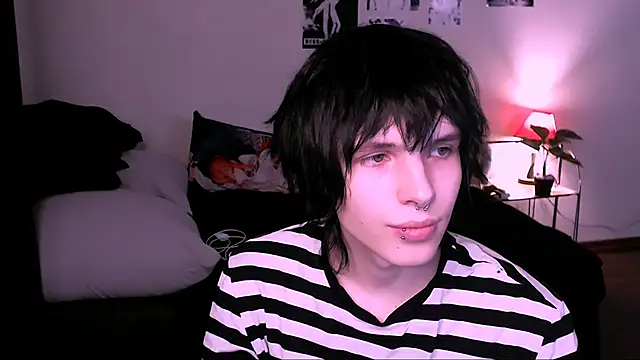 Snapshot of timi-moon chatting on 11.16.25 timi-moon online show from 11.16.25