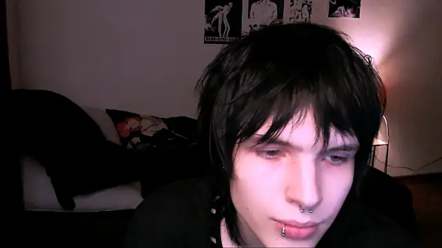 Snapshot of timi-moon chatting on 11.17.25 timi-moon online show from 11.17.25