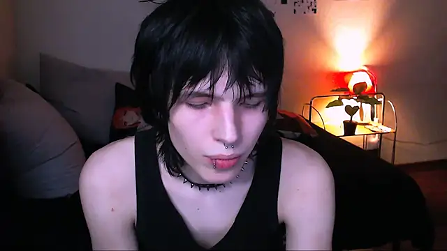 Snapshot of timi-moon chatting on 11.26.25 timi-moon online show from 11.26.25