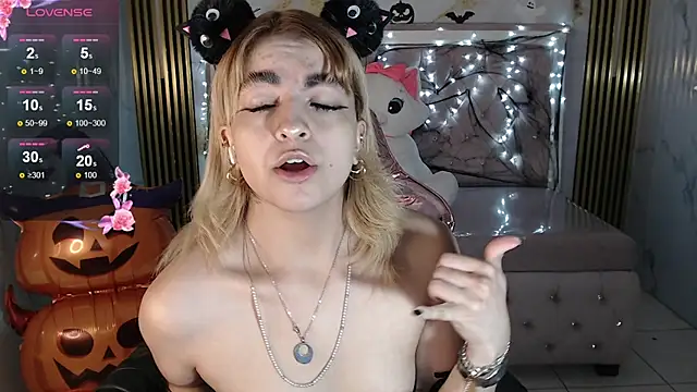 lili conor s online show from 10.11.25