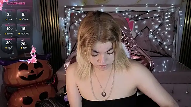 lili conor s online show from 10.17.25