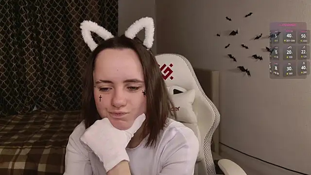 Luna Loveee online show from 10.31.25