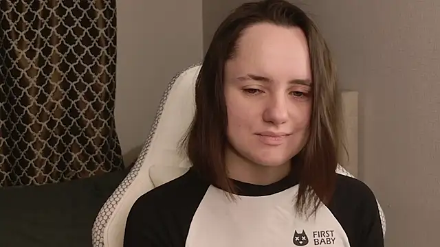 Luna Loveee online show from 11.20.25