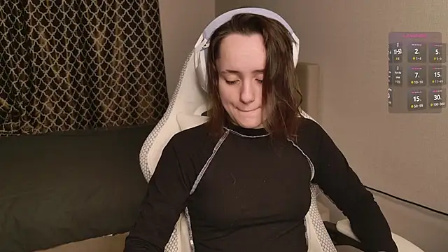 Luna Loveee online show from 11.21.25