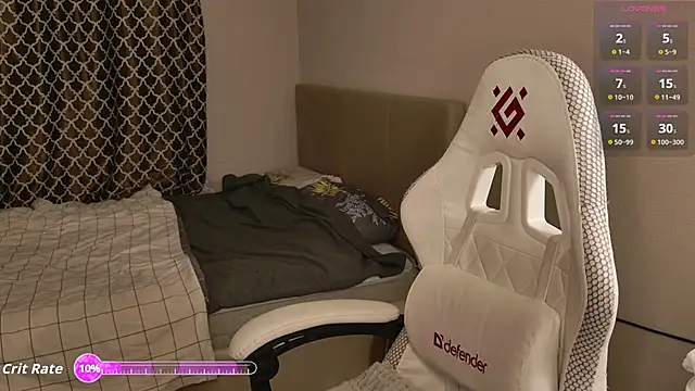 Luna Loveee online show from 12.04.25