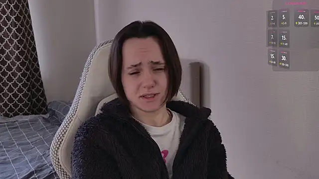 Luna Loveee online show from 04.23.26