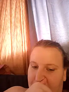 Snapshot of SABlond2 chatting on 02.24.25 SABlond2 online show from 02.24.25