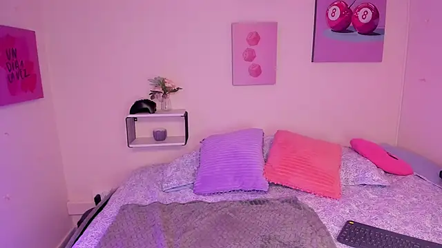 Selene bennet online show from 02.12.26