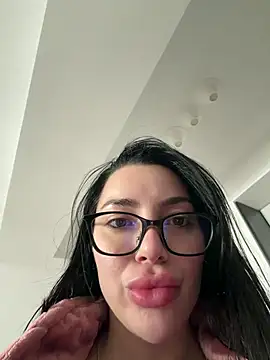 Mia Splash online show from 02.18.26