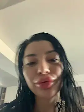 Mia Splash online show from 04.06.26