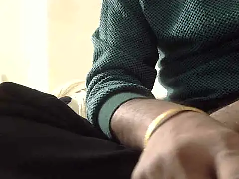 Snapshot of 9inch_hard chatting on 11.30.25 9inch hard online show from 11.30.25