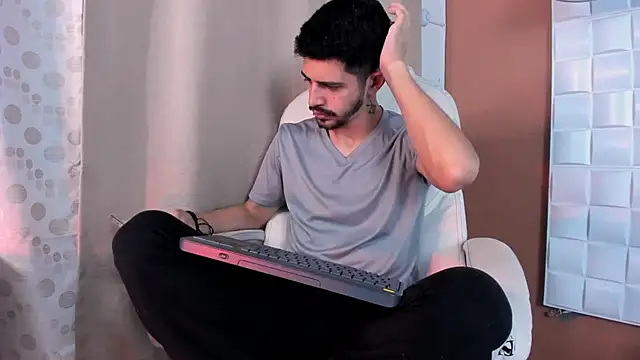 Snapshot of AlejandroStormm chatting on 10.15.25 AlejandroStormm online show from 10.15.25