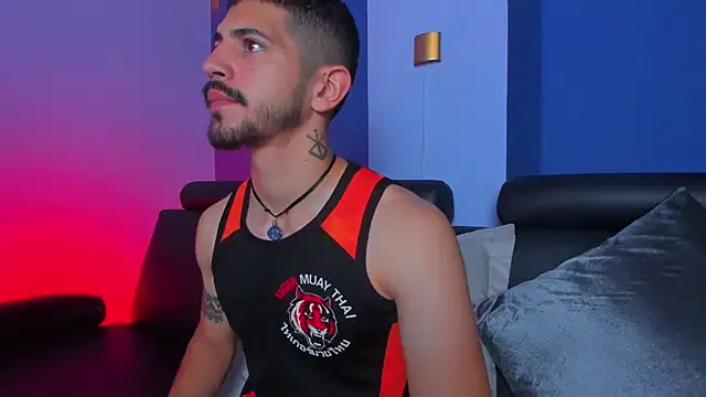 Snapshot of AlejandroStormm chatting on 10.29.25 AlejandroStormm online show from 10.29.25