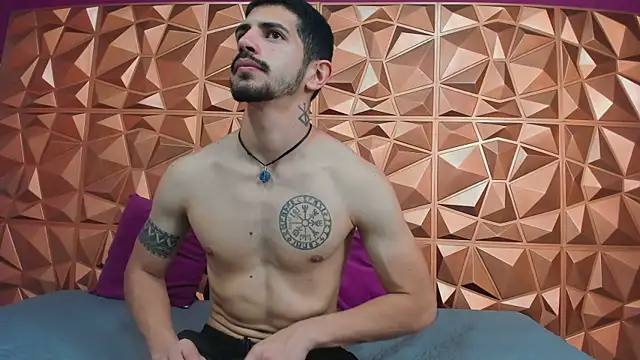 Snapshot of AlejandroStormm chatting on 11.20.25 AlejandroStormm online show from 11.20.25