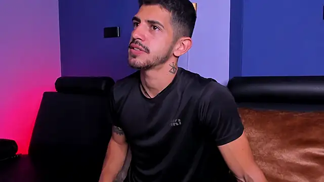 Snapshot of AlejandroStormm chatting on 12.02.25 AlejandroStormm online show from 12.02.25