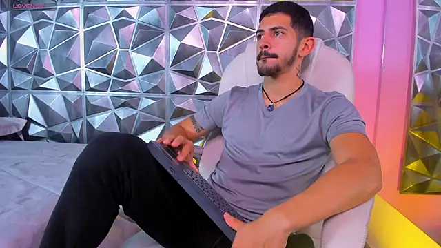 Snapshot of AlejandroStormm chatting on 01.07.26 AlejandroStormm online show from 01.07.26