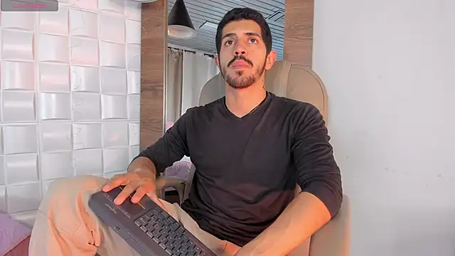 Snapshot of AlejandroStormm chatting on 02.08.26 AlejandroStormm online show from 02.08.26