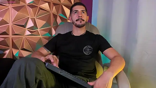 Snapshot of AlejandroStormm chatting on 02.15.26 AlejandroStormm online show from 02.15.26