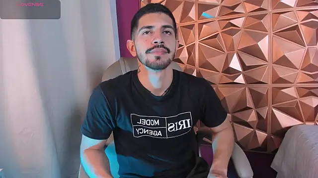 Snapshot of AlejandroStormm chatting on 02.19.26 AlejandroStormm online show from 02.19.26