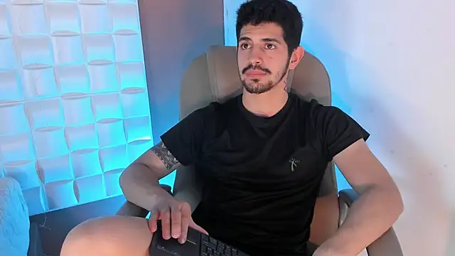 Snapshot of AlejandroStormm chatting on 07.23.26 AlejandroStormm online show from 07.23.26