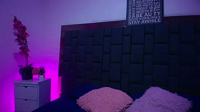 Lexi Howard  online show from 09.27.25