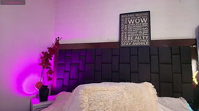 Snapshot of Lexi_Howard_ chatting on 12.15.25 Lexi Howard online show from 12.15.25