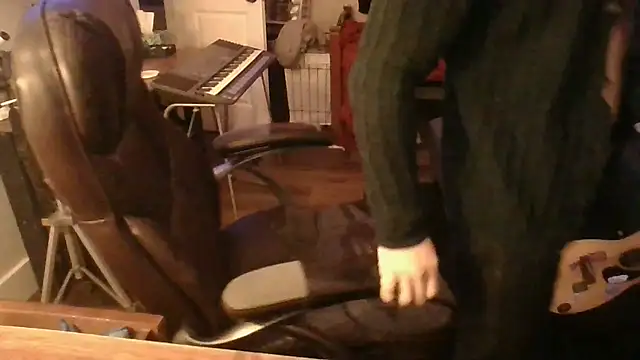 Snapshot of JCstrings chatting on 02.21.25 JCstrings online show from 02.21.25